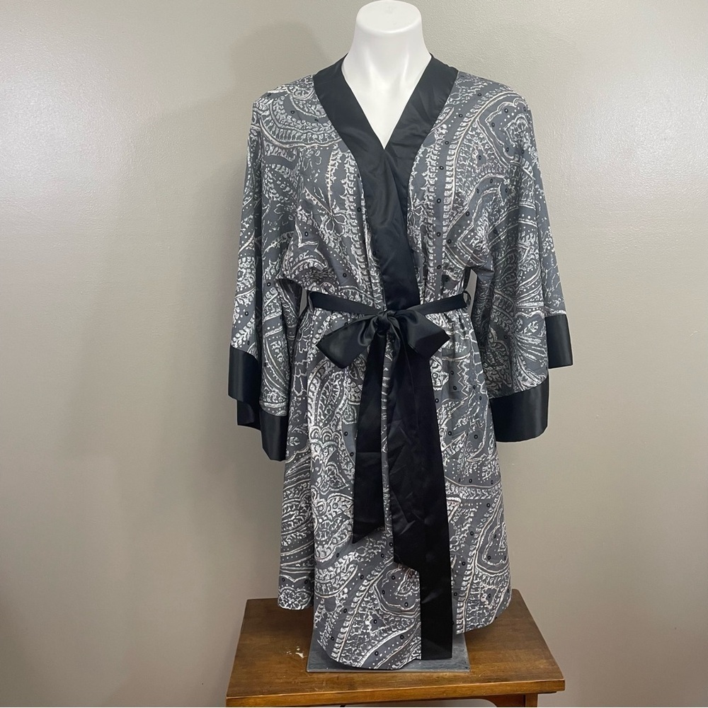 SOMA women’s size small/Medium Foiled Chiffon Short Paisley Robe black tie